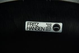 Arne Jacobsen fr Hansen / Modell 3107 / Schwarz / gepolstert