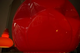 70er Deckenlampe | rotes berfangglas | Peill & Putzler 