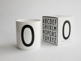 O | Typographie Tasse | Arne Jacobsen | Design Letters
